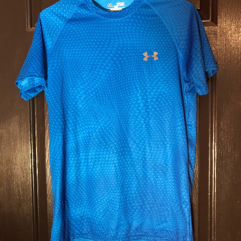 NWOT Men's Under Armour XS loose heat gear tee